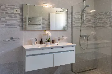 4-Bedroom Villa with Private Heated Pool in Nedešćina