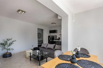 4-Bedroom Villa with Private Heated Pool in Nedešćina