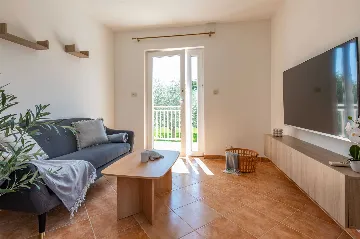 4-Bedroom Villa with Private Heated Pool in Nedešćina