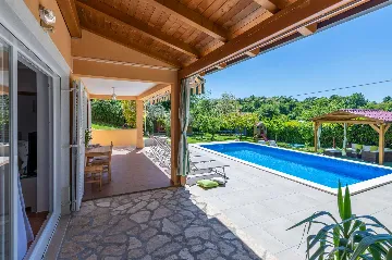 3-Bedroom Villa in Kršan for Up to 7 Guests