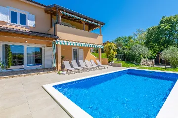 3-Bedroom Villa in Kršan for Up to 7 Guests