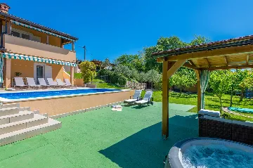 3-Bedroom Villa in Kršan for Up to 7 Guests