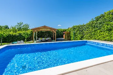 3-Bedroom Villa in Kršan for Up to 7 Guests