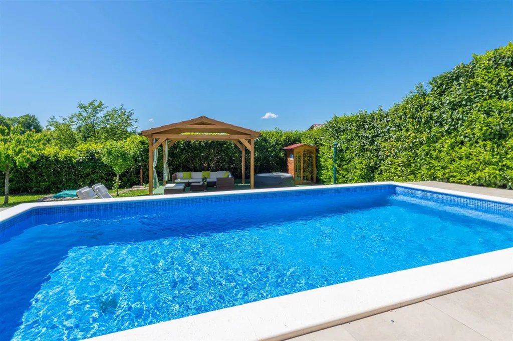 3-Bedroom Villa in Kršan for Up to 7 Guests