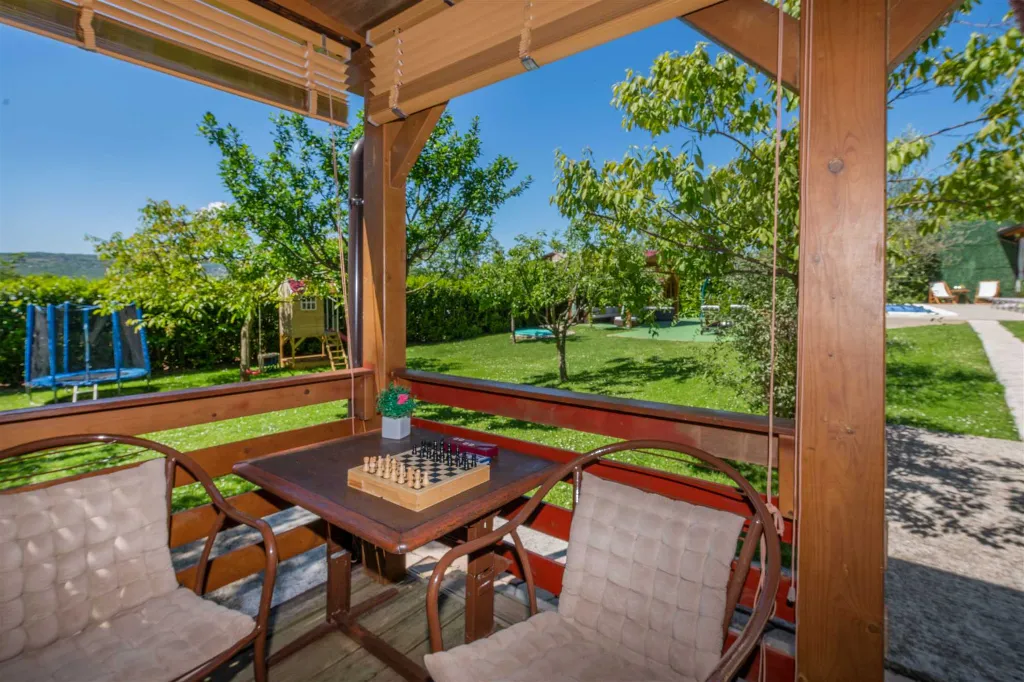3-Bedroom Villa in Kršan for Up to 7 Guests