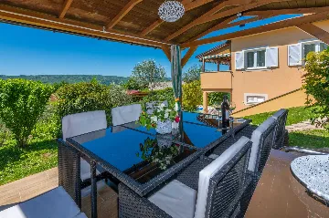3-Bedroom Villa in Kršan for Up to 7 Guests