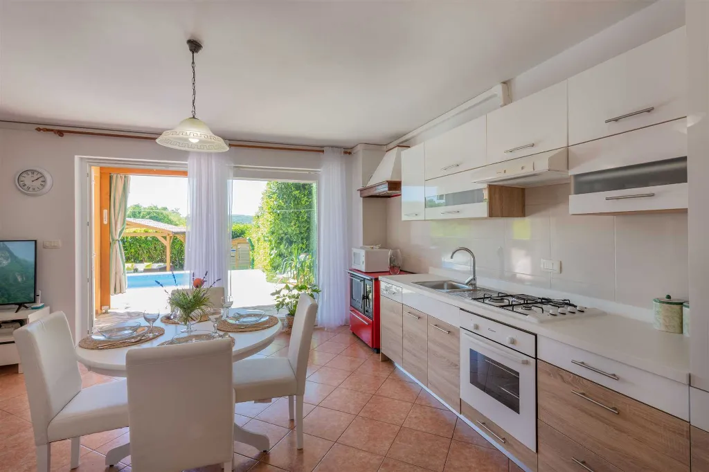 3-Bedroom Villa in Kršan for Up to 7 Guests