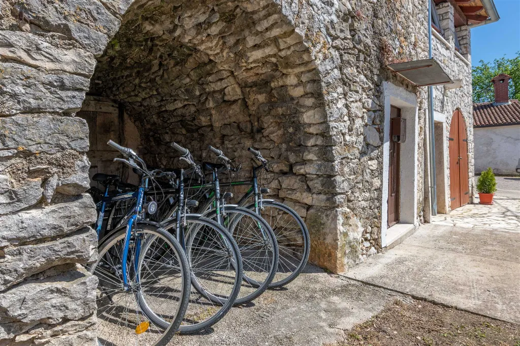 3-Bedroom Villa in Kršan for Up to 7 Guests