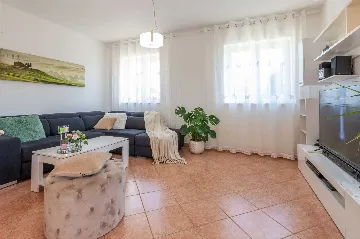 3-Bedroom Villa in Kršan for Up to 7 Guests