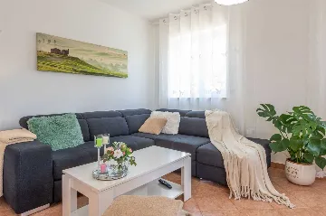 3-Bedroom Villa in Kršan for Up to 7 Guests