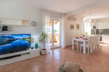 3-Bedroom Villa in Kršan for Up to 7 Guests