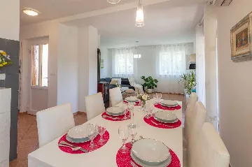 3-Bedroom Villa in Kršan for Up to 7 Guests