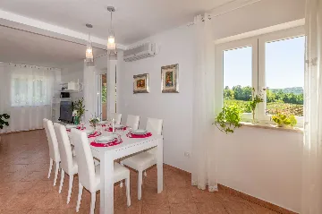 3-Bedroom Villa in Kršan for Up to 7 Guests