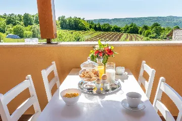 3-Bedroom Villa in Kršan for Up to 7 Guests