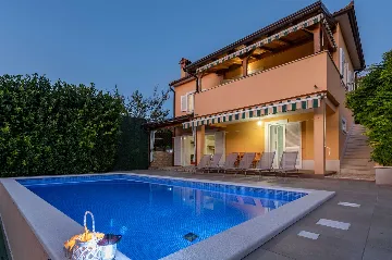 3-Bedroom Villa in Kršan for Up to 7 Guests
