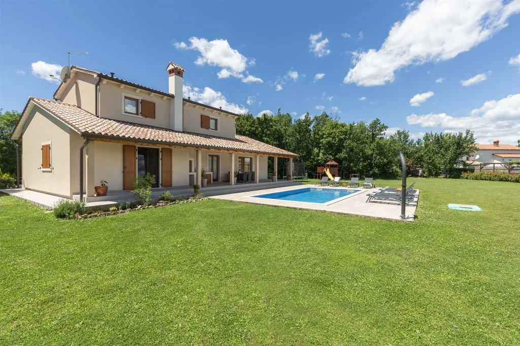 Villa with Private Pool in Krsan for 8 Guests