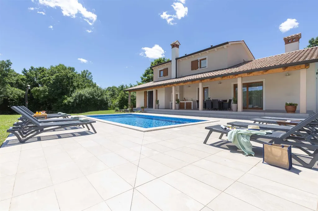 Villa with Private Pool in Krsan for 8 Guests
