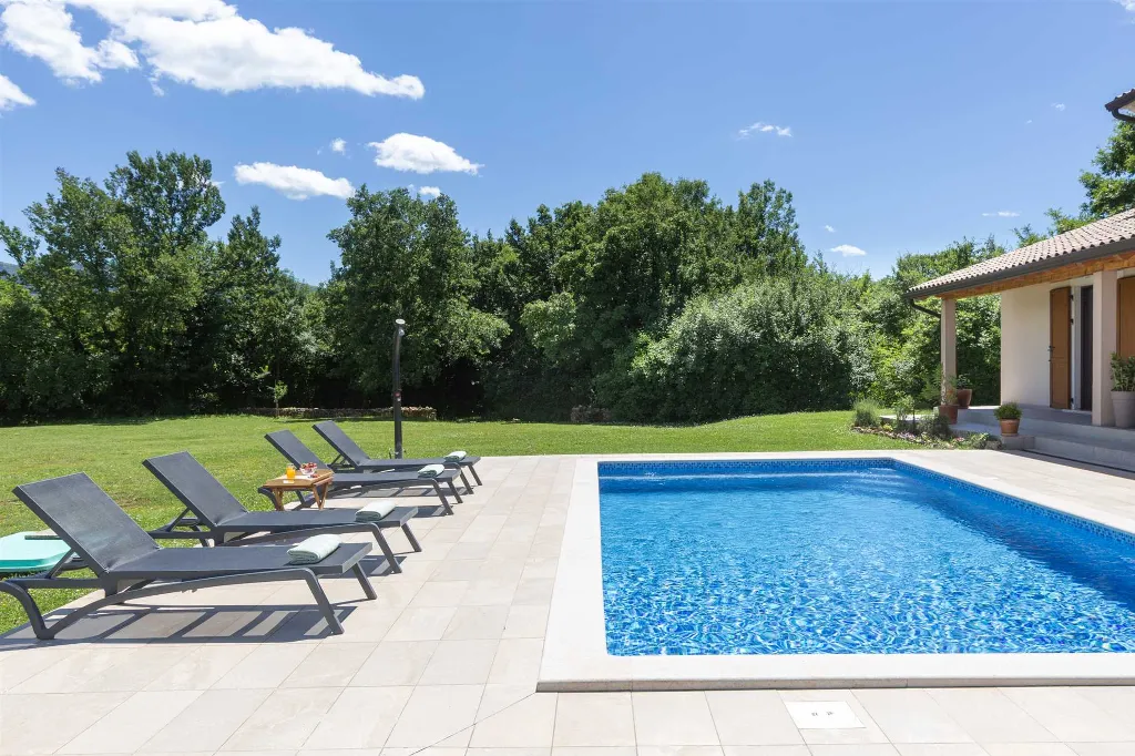 Villa with Private Pool in Krsan for 8 Guests