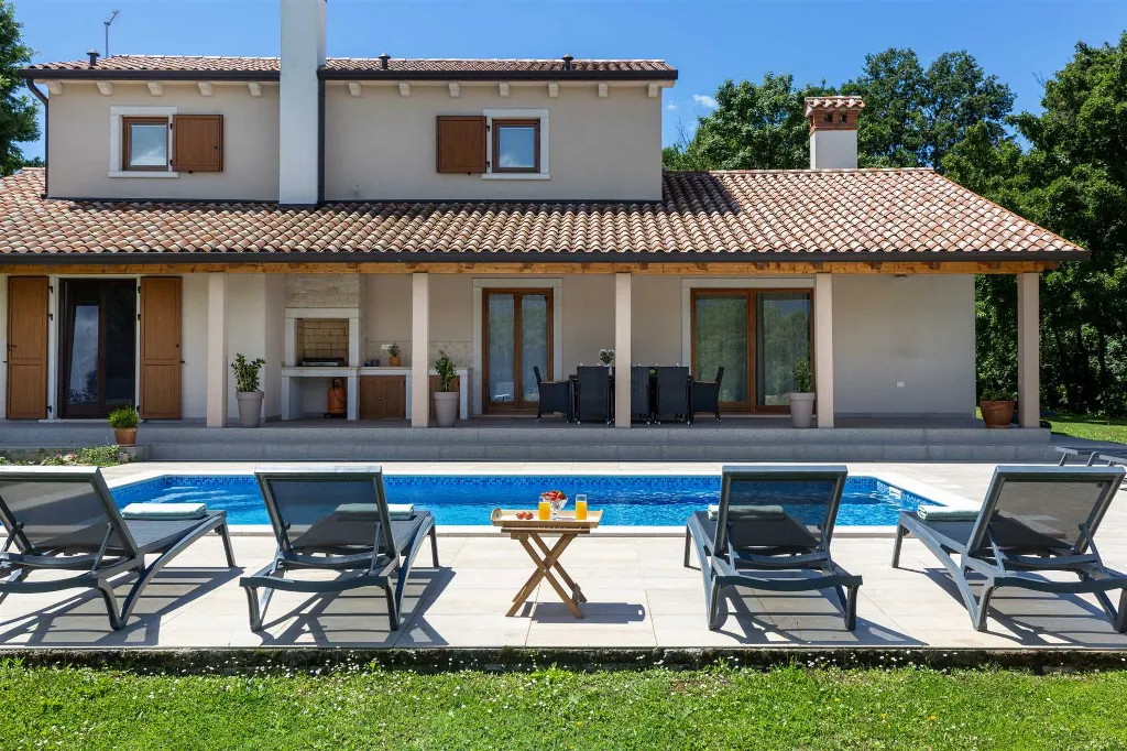 Villa with Private Pool in Krsan for 8 Guests