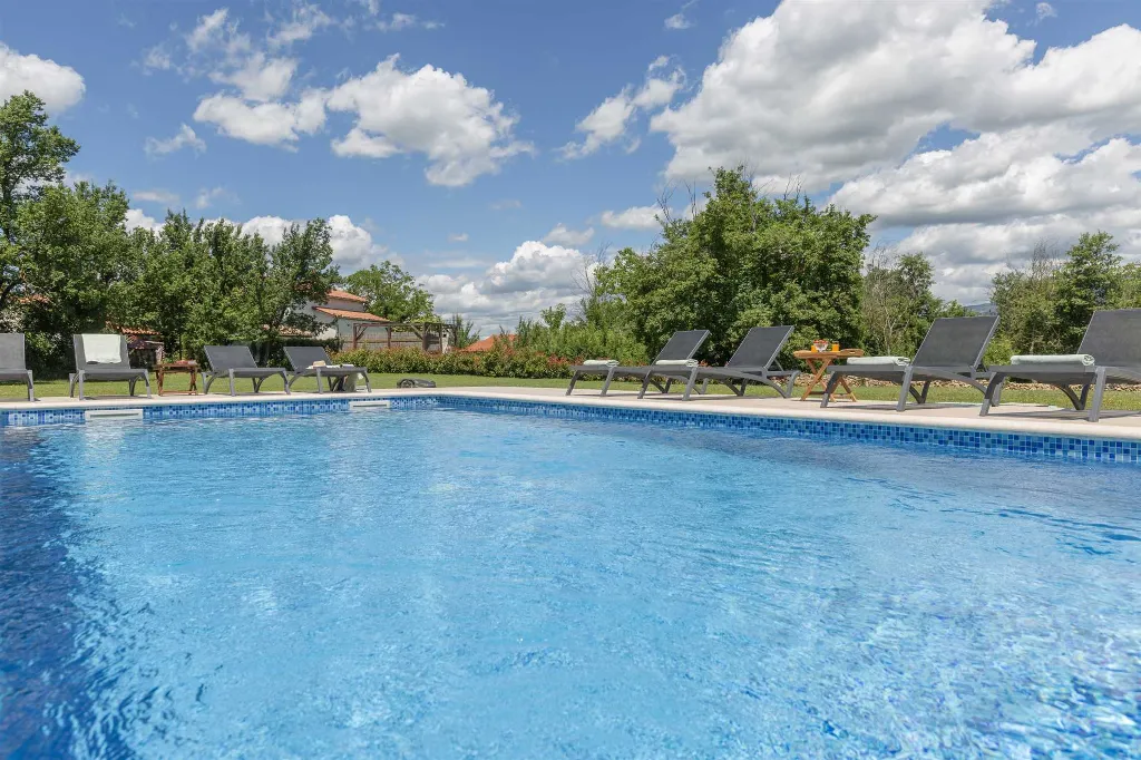 Villa with Private Pool in Krsan for 8 Guests