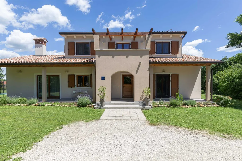 Villa with Private Pool in Krsan for 8 Guests