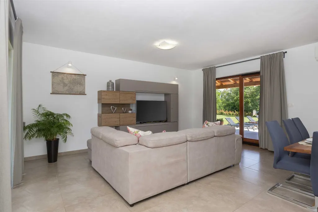 Villa with Private Pool in Krsan for 8 Guests