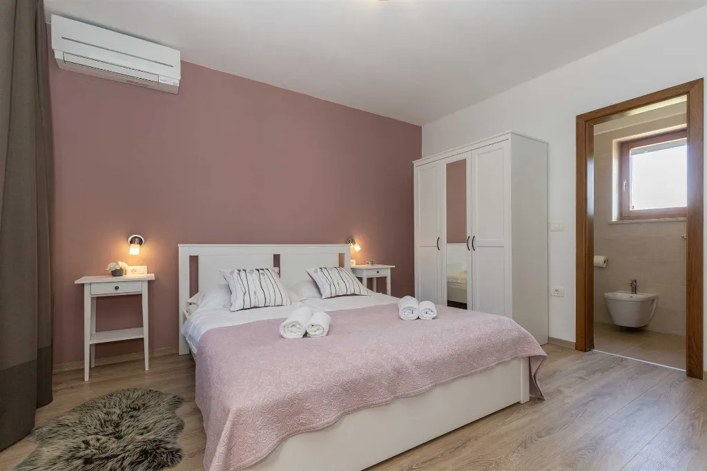 Villa with Private Pool in Krsan for 8 Guests