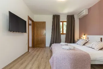 Villa with Private Pool in Krsan for 8 Guests