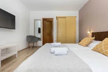 Villa with Private Pool in Krsan for 8 Guests