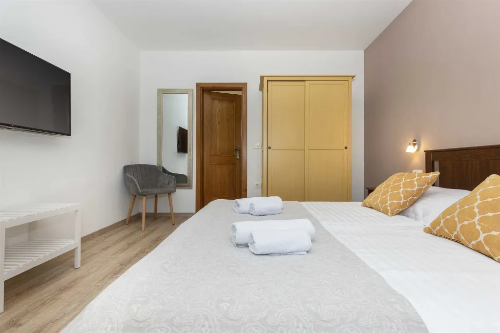 Villa with Private Pool in Krsan for 8 Guests