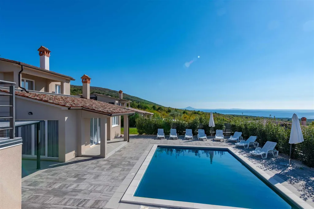 Air-Conditioned 4-Bedroom Villa in Koromačno