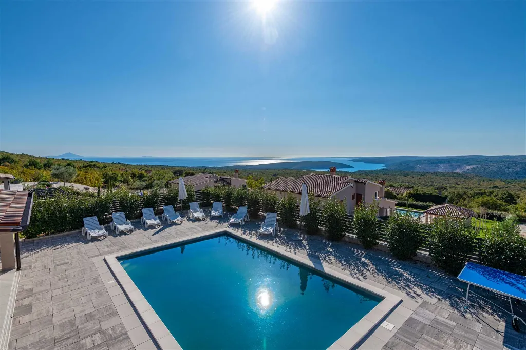 Air-Conditioned 4-Bedroom Villa in Koromačno