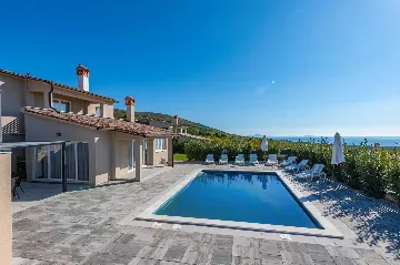 Air-Conditioned 4-Bedroom Villa in Koromačno