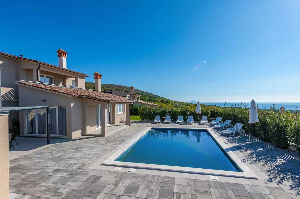 Air-Conditioned 4-Bedroom Villa in Koromačno