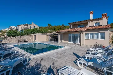 Air-Conditioned 4-Bedroom Villa in Koromačno