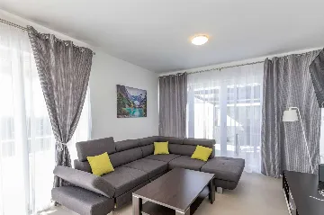 Air-Conditioned 4-Bedroom Villa in Koromačno