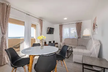 Air-Conditioned 4-Bedroom Villa in Koromačno