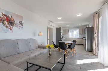 Air-Conditioned 4-Bedroom Villa in Koromačno