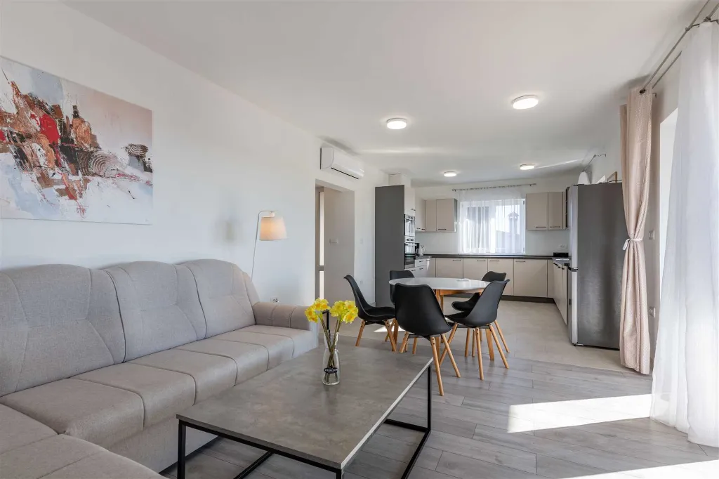 Air-Conditioned 4-Bedroom Villa in Koromačno
