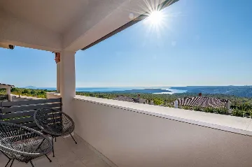 Air-Conditioned 4-Bedroom Villa in Koromačno