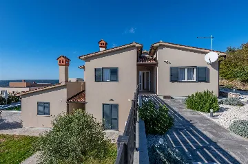 Air-Conditioned 4-Bedroom Villa in Koromačno