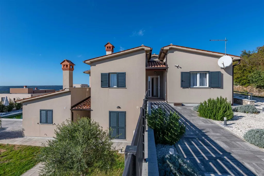 Air-Conditioned 4-Bedroom Villa in Koromačno
