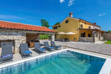 3-Bedroom Villa in Trget for 6 Guests