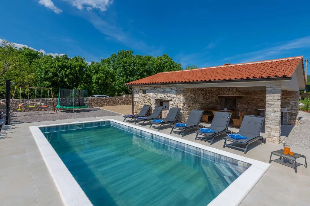 3-Bedroom Villa in Trget for 6 Guests
