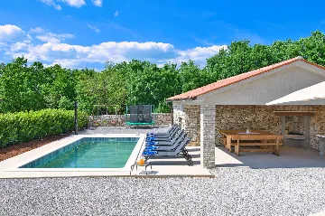 3-Bedroom Villa in Trget for 6 Guests