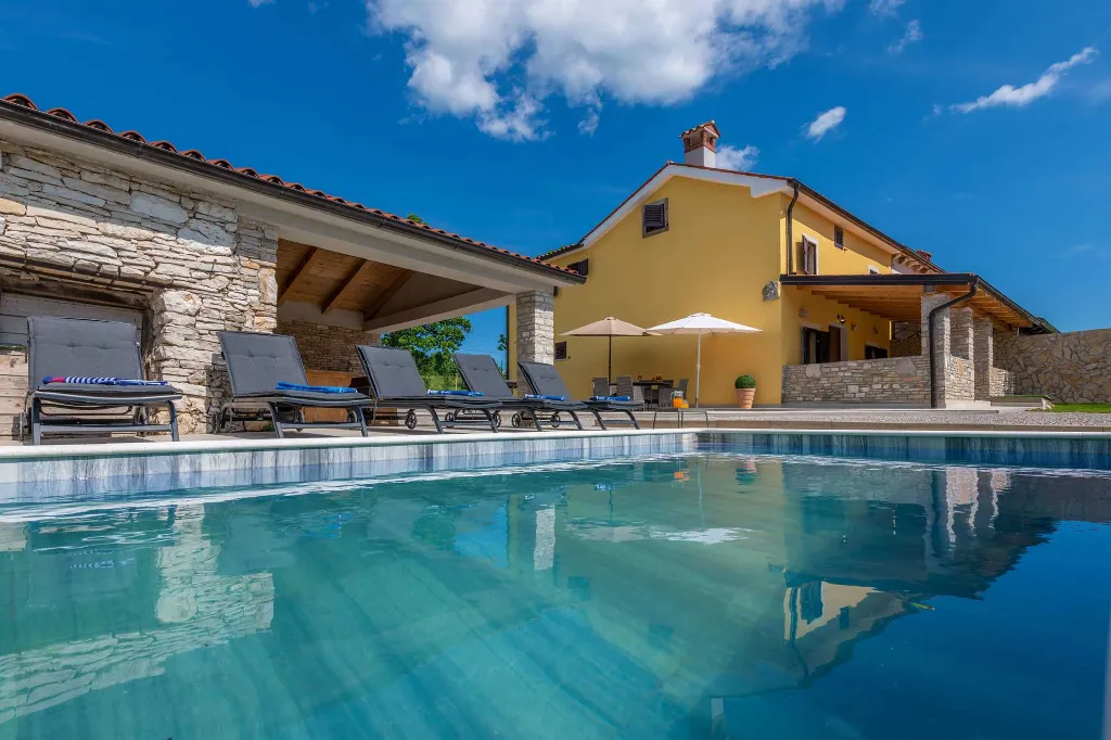 3-Bedroom Villa in Trget for 6 Guests