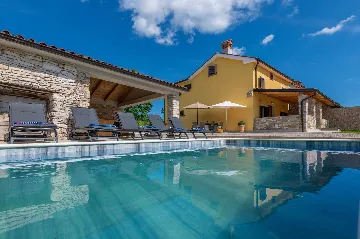 3-Bedroom Villa in Trget for 6 Guests