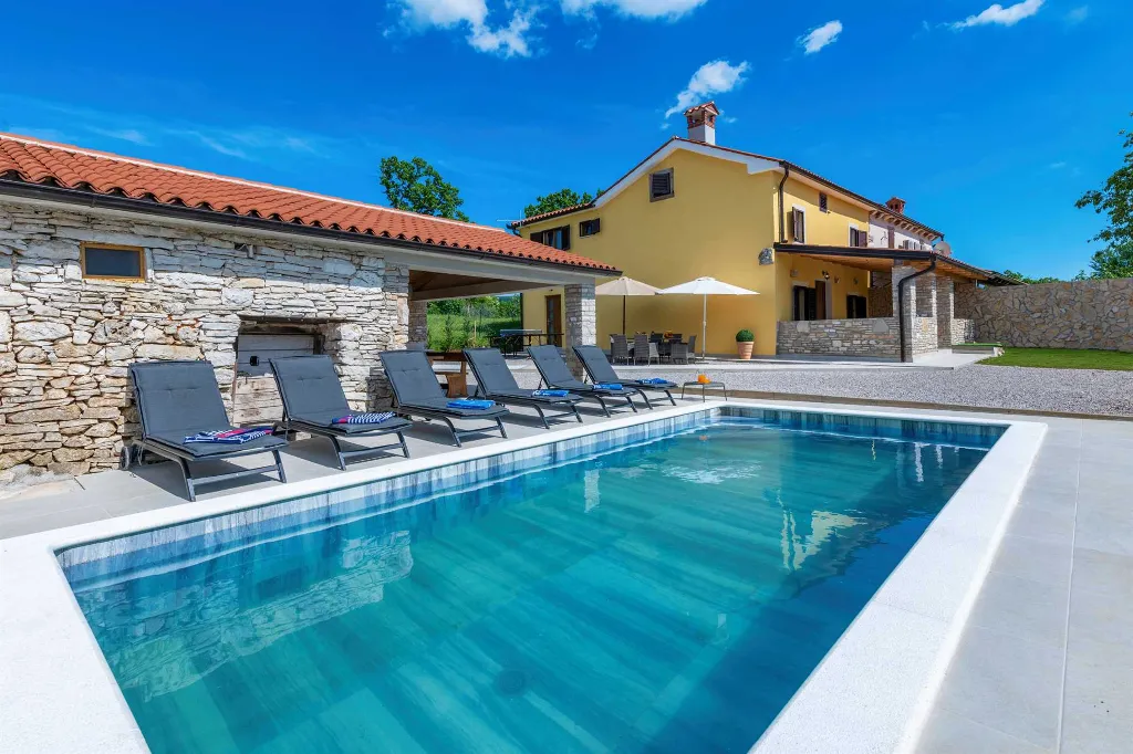 3-Bedroom Villa in Trget for 6 Guests