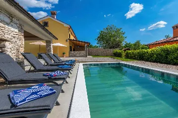 3-Bedroom Villa in Trget for 6 Guests