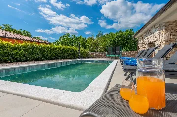 3-Bedroom Villa in Trget for 6 Guests